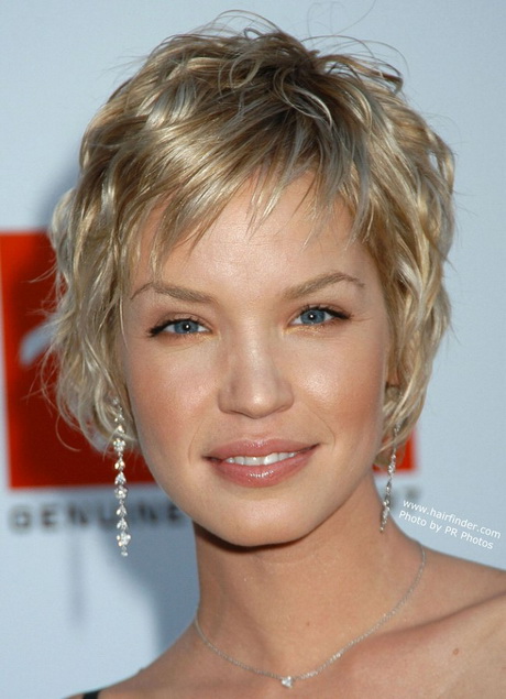 Hairstyles for short layered hair hairstyles-for-short-layered-hair-75_14