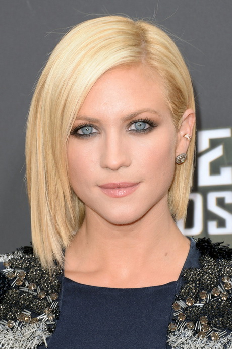 Hairstyles for short straight hair