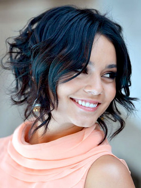 Hairstyles for short wavy hair for women