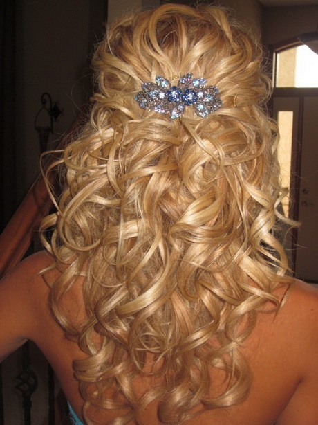 Half up curly hairstyles half-up-curly-hairstyles-65-13
