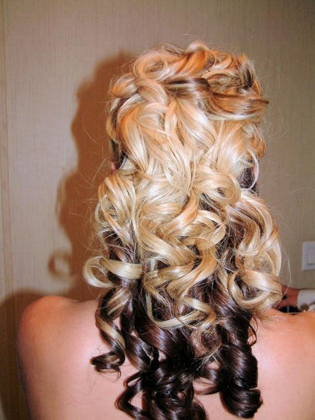 Half up curly prom hairstyles half-up-curly-prom-hairstyles-65_18