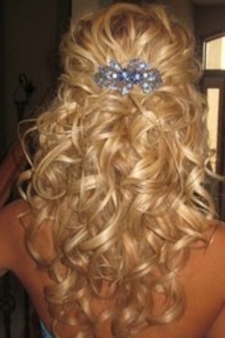 Half up curly prom hairstyles half-up-curly-prom-hairstyles-65_5