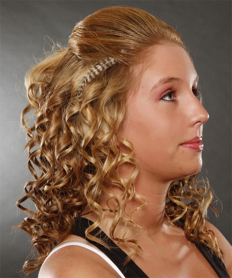 Half up curly wedding hairstyles half-up-curly-wedding-hairstyles-70-6