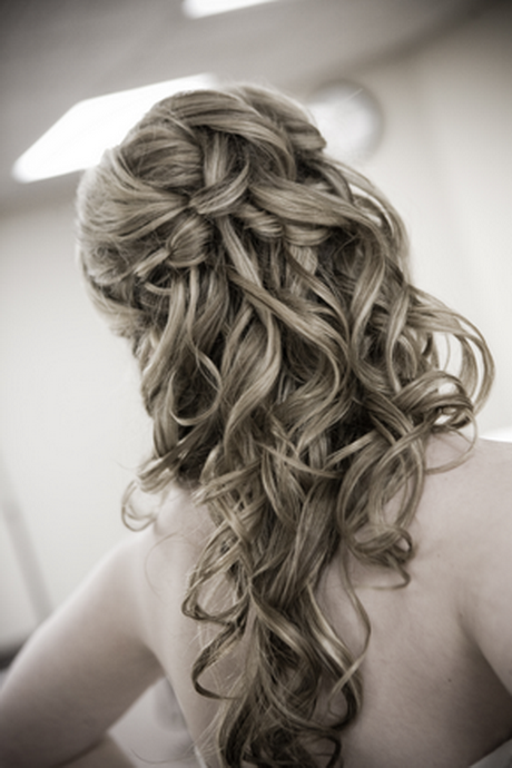 Half up curly wedding hairstyles half-up-curly-wedding-hairstyles-70
