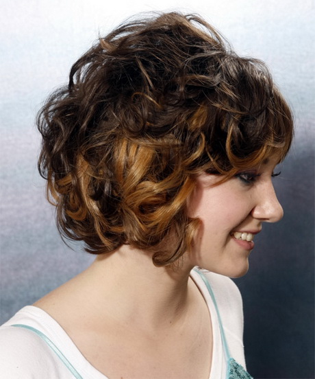 Medium curly hairstyle medium-curly-hairstyle-25-6