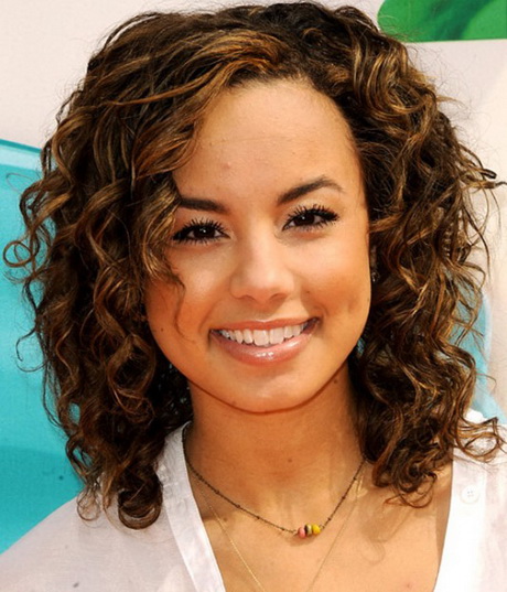 Medium curly hairstyles for women