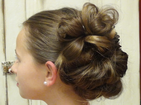 Messy bun hairstyle messy-bun-hairstyle-99-12