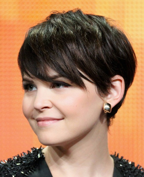 Pixie haircut for round face