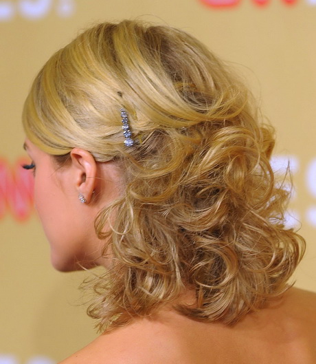 Prom hairstyles for long hair half up