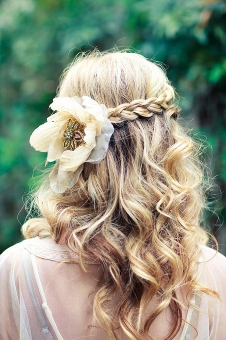 Prom hairstyles with flowers prom-hairstyles-with-flowers-06-17