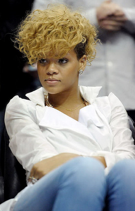 Rihanna curly hairstyles rihanna-curly-hairstyles-02-4