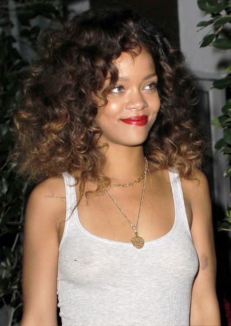 Rihanna curly hairstyles rihanna-curly-hairstyles-02-5