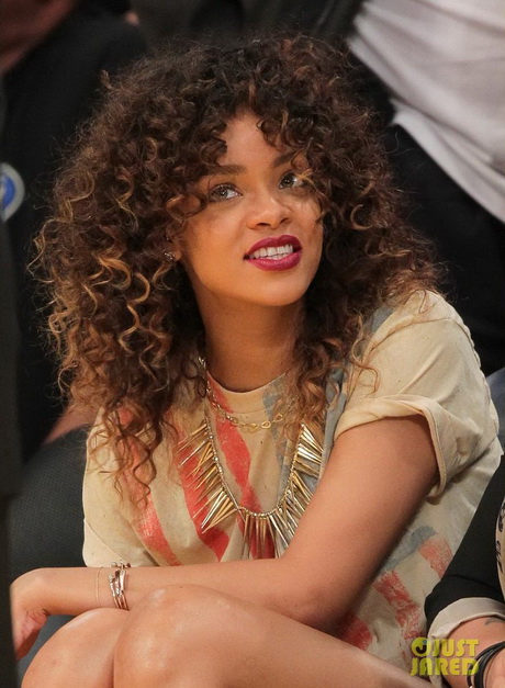 Rihanna curly hairstyles rihanna-curly-hairstyles-02-9