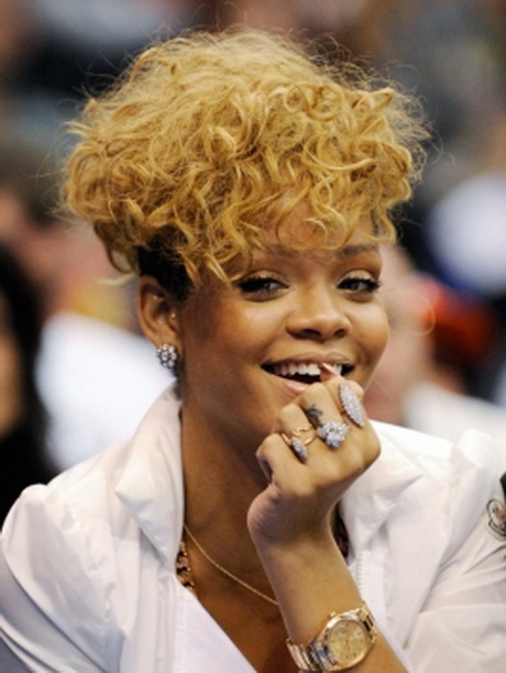 Rihanna short curly hairstyles rihanna-short-curly-hairstyles-46-14