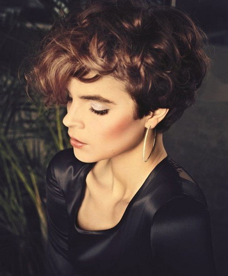 Short and curly hairstyles short-and-curly-hairstyles-00-18