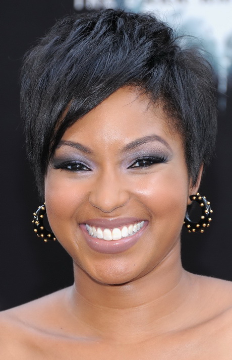 Short black hairstyles for round faces short-black-hairstyles-for-round-faces-14-17