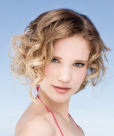 Short curly hairstyles for oval faces