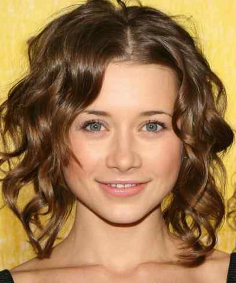 Short curly hairstyles for round faces short-curly-hairstyles-for-round-faces-56-11