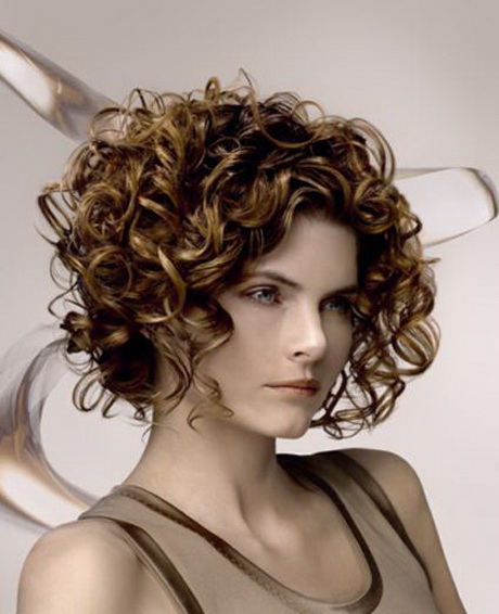 Short curly layered hairstyles short-curly-layered-hairstyles-15-10