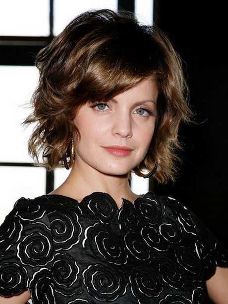 Short curly layered hairstyles short-curly-layered-hairstyles-15-9