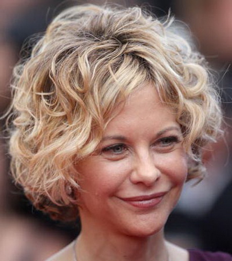 Short haircuts for women over 50 with wavy hair short-haircuts-for-women-over-50-with-wavy-hair-28-5