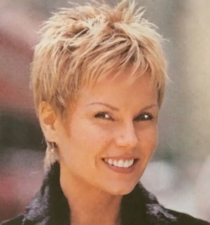 Short haircuts for women over 50 short-haircuts-for-women-over-50-72-17