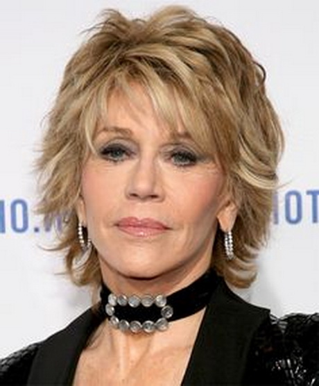 Short haircuts for women over 60 with round faces short-haircuts-for-women-over-60-with-round-faces-77_13