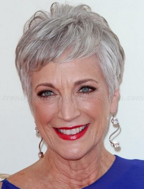 Short haircuts for women over 60 with round faces short-haircuts-for-women-over-60-with-round-faces-77_18