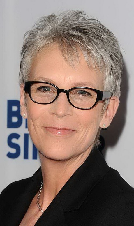 Short haircuts for women over 60 with round faces short-haircuts-for-women-over-60-with-round-faces-77_2