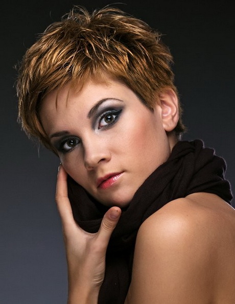 Short haircuts for women with straight hair