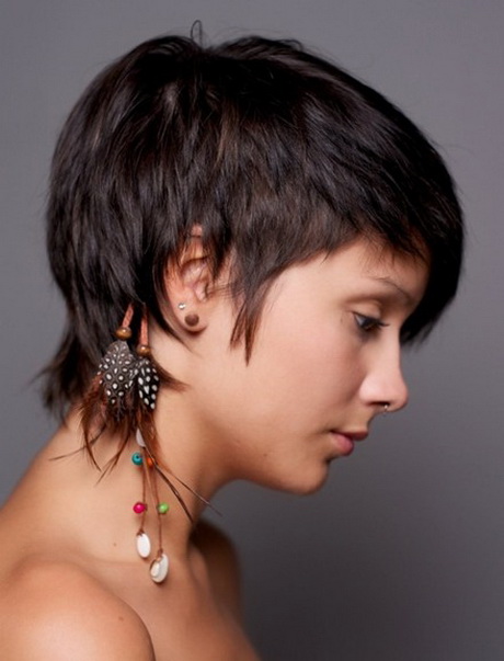 Short haircuts for women with straight hair