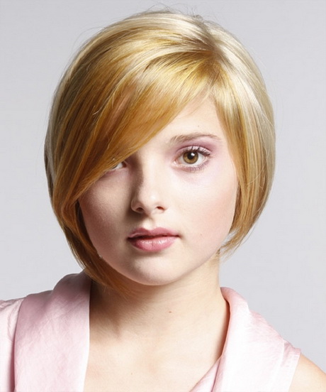 Short hairstyle for round face