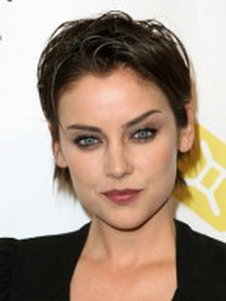 Short hairstyles for long faces women short-hairstyles-for-long-faces-women-02-7