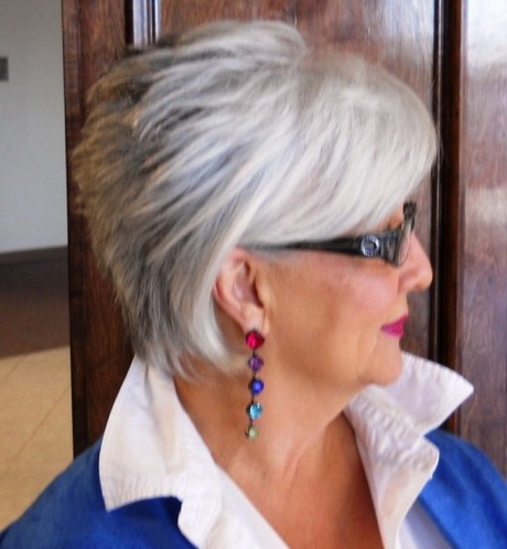Short hairstyles for mature women over 60 short-hairstyles-for-mature-women-over-60-02_18