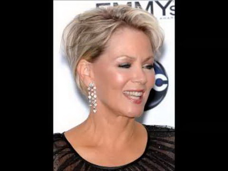 Short hairstyles for mature women over 60 short-hairstyles-for-mature-women-over-60-02_9