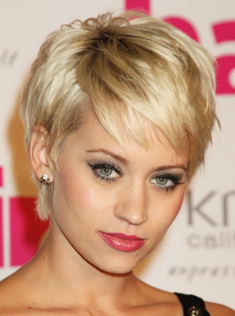 Short hairstyles for oval faces