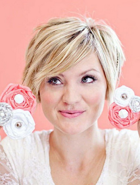 Short hairstyles for round face