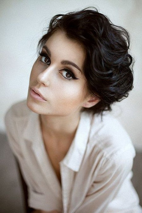 Short hairstyles for thick wavy hair short-hairstyles-for-thick-wavy-hair-02-11