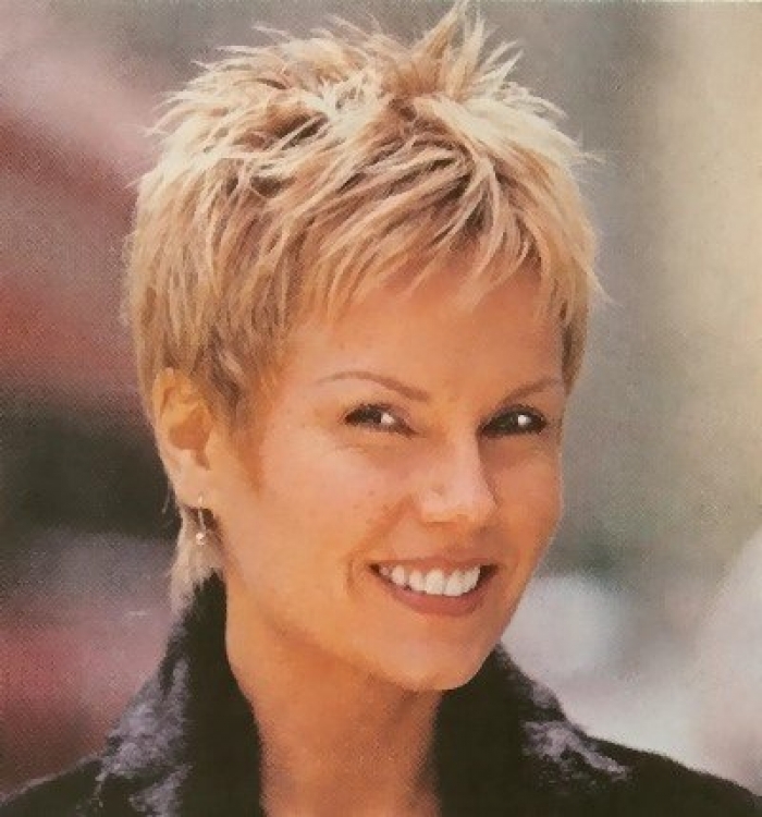 Short hairstyles for women over 40 short-hairstyles-for-women-over-40-84-17