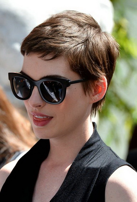Short hairstyles for women with glasses short-hairstyles-for-women-with-glasses-73-12
