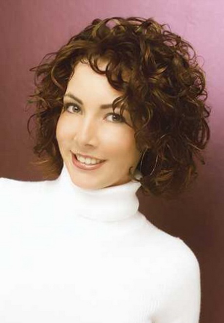 Short naturally curly hairstyles for women