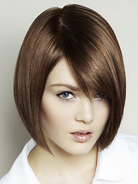 Short straight haircuts for women