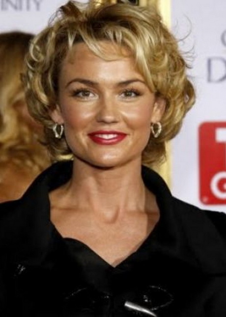 Short wavy hairstyles for over 50 women short-wavy-hairstyles-for-over-50-women-17_15