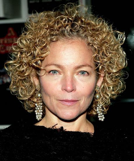 Hairstyles for short and curly hair hairstyles-for-short-and-curly-hair-95_12
