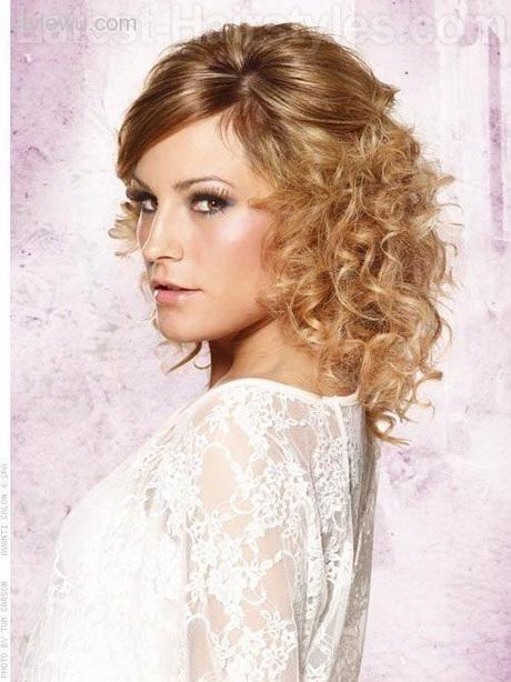 Hairstyles for short and curly hair hairstyles-for-short-and-curly-hair-95_8