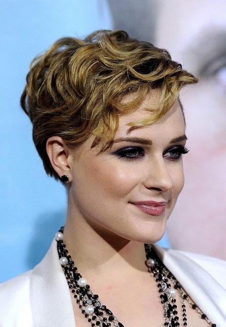 Layered short curly hairstyles layered-short-curly-hairstyles-04_14