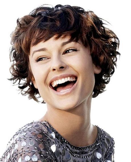 Short hair styles for curly hair and round face