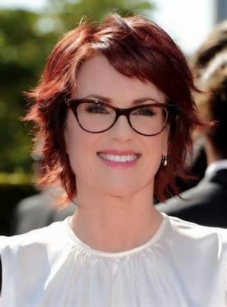 Short hair styles for women over 50 with glasses short-hair-styles-for-women-over-50-with-glasses-44_9
