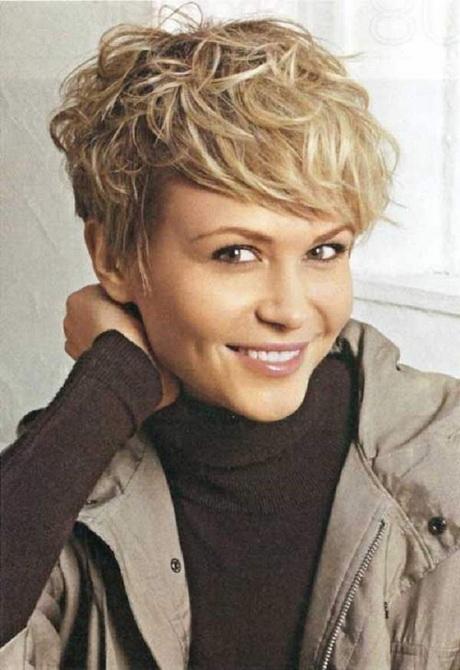 Short haircuts for curly hair pictures short-haircuts-for-curly-hair-pictures-55_9