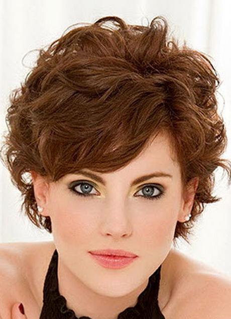 Short hairstyle for wavy hair